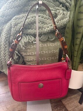 Vintage Coach Pink Pebbled Leather
Chelsea Hobo Shoulder Bag Y2K